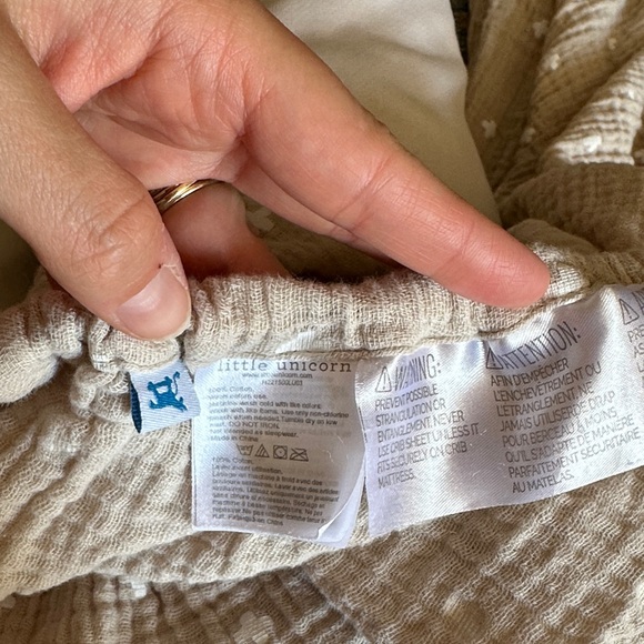 Little unicorn tan fitted crib sheet with cross detail - Picture 2 of 3